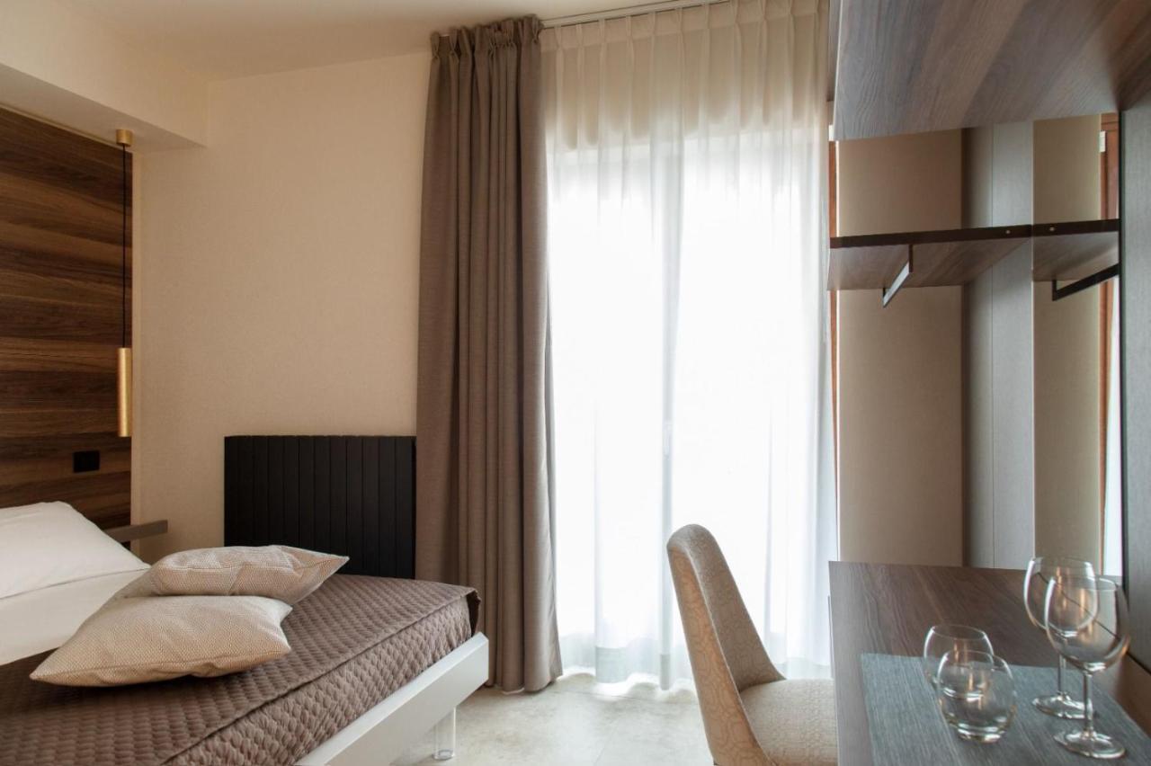 Отель Destasu' Bed And Wellness Кастель-дель-Монте Экстерьер фото
